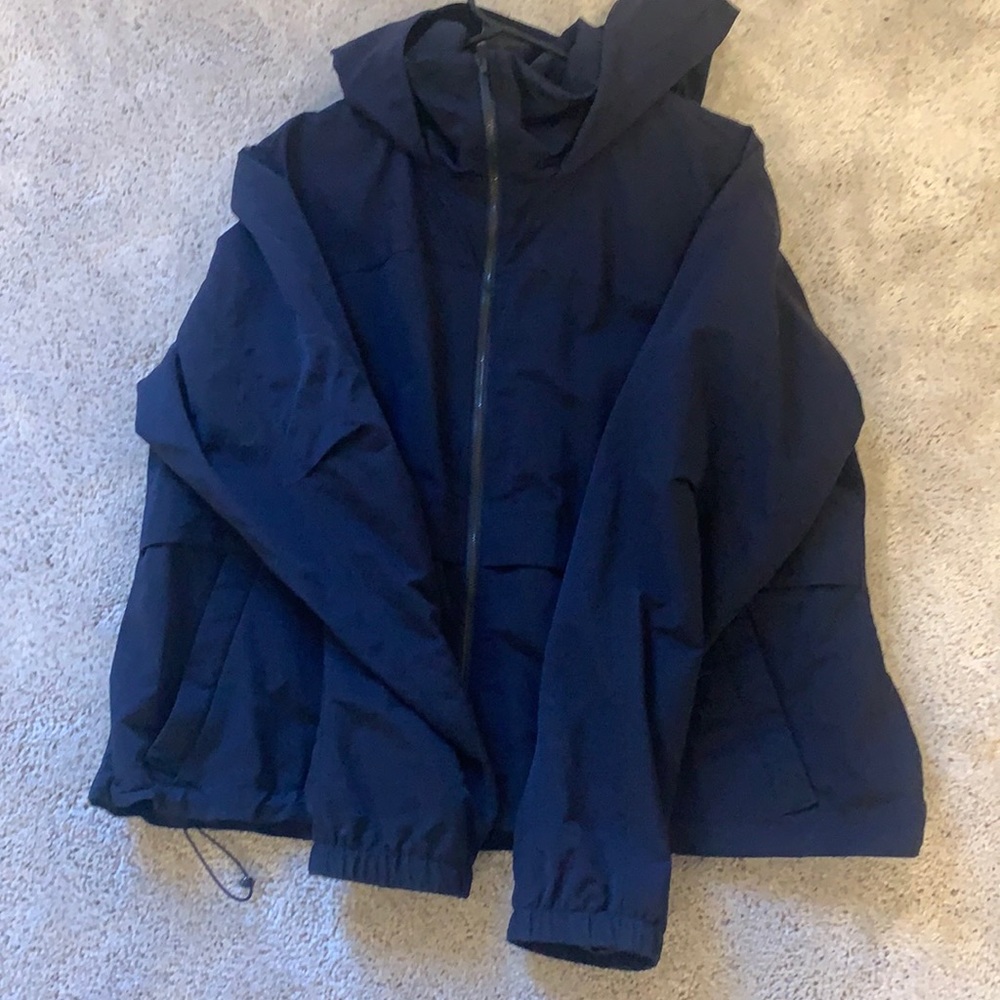 Lululemon windbreaker barely worn
